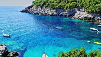 Huge land plot for sale on Mljet island of waterfront location 