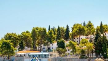 First line hotel consisting of several buildings on Korcula, 12 accomodation units 