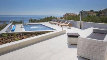 Amazing new modern villa with sea views in Makarska 