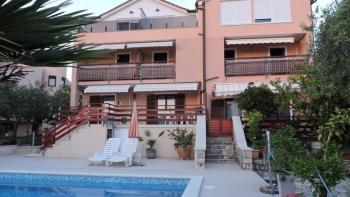 Mini-hotel in Peroj just 600 meters from the sea, 20 bedrooms in total 