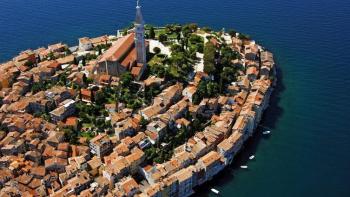 Wonderful building for sale in Rovinj just 150 meters from the sea 