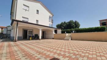 Apart-house with 6 apartments in Poreč, 4 km from the sea 