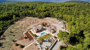 Indigene dalmatinische Hacienda auf der Insel Hvar, nur 800 Meter vom Meer entfernt 