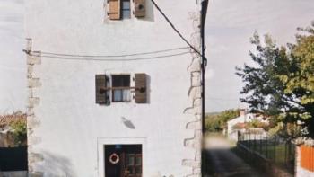 Stone house last in a row near the sea in Umag 