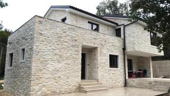 New stone villa with whirlpool in Donja Hlapa 