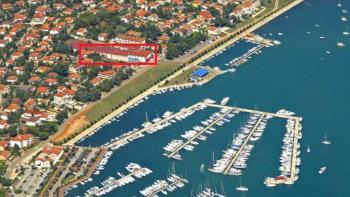 Offer of HOTEL building plus CASINO space in Umag on the first line to the sea, opposite yachting marina 