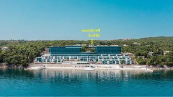 Luxury penthouse of 234.16 m2 with panoramic sea views in Costabella next to Hilton 5***** hotel 