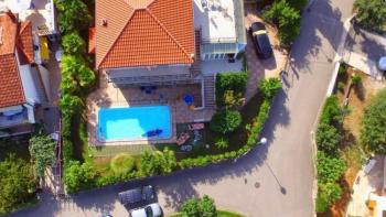 Super-villa in Malinska-Dubašnica just 50 meters from the sea 