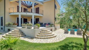 Luxury villa in Medulin 50 meters from the sea 