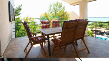 Apart-house of 4 apartments for sale in Medulin, just 150 meters from the sea 