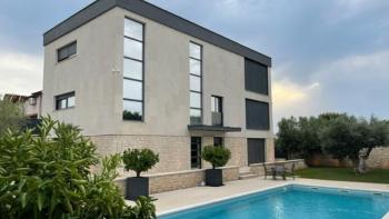 Impressive new villa with sea views in Vodnjan area 