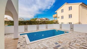 Villa avec piscine et vue sur la mer à Malinska sur Krk 