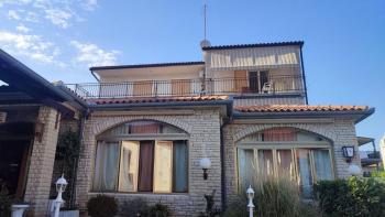 Spacious house of 673 m2 with sea view in Nova Veruda, Pula, just 200 meters from the sea 