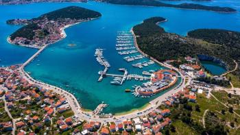 4**** star hotel in super-popular yachting Mecca - Rogoznica - just 40 meters from the sea 