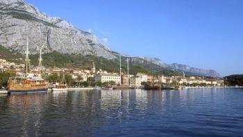 House for sale in the centre of Makarska, second row to the sea 