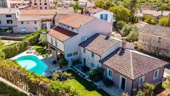 Villa pour mini-hôtel avec 12 chambres et une piscine, Bale 