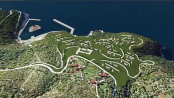 Unique first line land plot on Opatija riviera to build a 5***** resort 