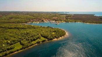 Günstiges Grundstück in Poreč nur 200 Meter vom Meer entfernt - einzigartig! 