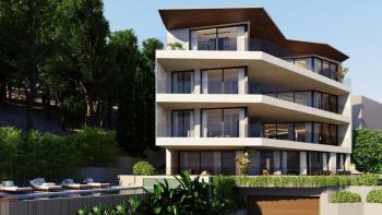 Appartement unique de 3 chambres au dernier étage à Opatija, à seulement 300 mètres de la mer 