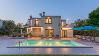 ART DE VIVRE luxury villa near the sea in Porec, just 300 meters from the beach 