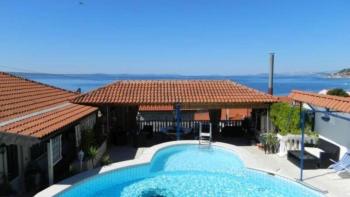 Apart-villa in Dugi Rat just 70 meters from the sea 