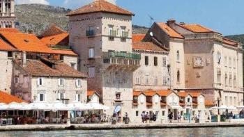 Stone house for sale in Medieval Trogir just 60 meters from the sea 