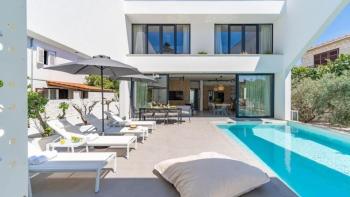 Superb villa of modern design in Supetar on Brac island 