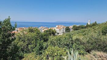 Urbanized land plot in Tucepi 200 meters from the sea 