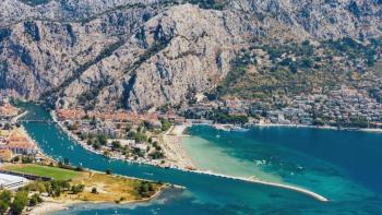 Building land plot 100 meters from the beach in Marusici 