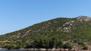 Fantastic T1 land plot on highly demanded island of Hvar, only 50 meters from the sea 