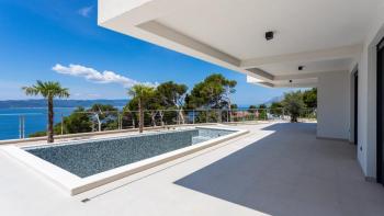 Sensational villa with magnificent sea views in Brela 