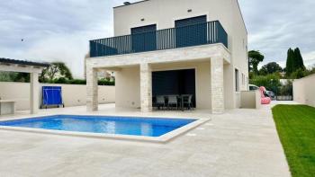 Villa in Umag, only 800 meters from the sea - from our hidden offer! 