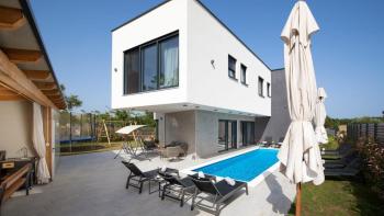 Superb villa for sale in Medulin, 800 meters from the sea 