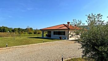 Maison dans le quartier de Labin sur un terrain spacieux de 1900 m². 