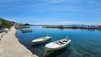 Haus nur wenige Meter vom Meer entfernt in Draznice 