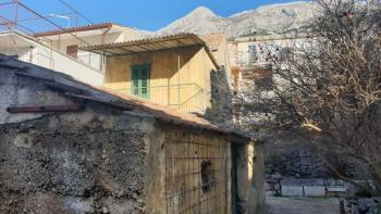 House in Makarska centre for renovation 