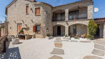  Stone house with 3 residential units and sea view in Porec area 