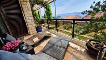 Apart-house with 4 apartments and sea view in Crikvenica, 400 meters from the sea, with amazing sea views 