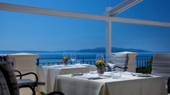 3*** star hotel with exceptional sea panorama in Trogir area, only 80 meters from the sea 