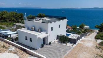 Beautiful new villa on Ciovo peninsula, 100 meters from the sea only 