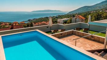 Penthouse of 165 m2 with panoramic sea views, with swimming pool 