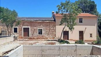 Stone houses with pool in Barban area 