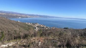 Building land of 1017 m2 with panoramic sea views over Opatija in Kolavici 