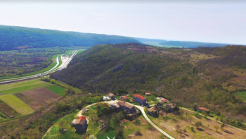 Unique estate for sale in Grožnjan on 114.440m2 of land 