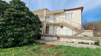 House with 2 apartments in Rovinj, 2 km from the sea 