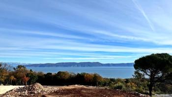 Urban land plot with panoramic sea views and building permit in Rabac, Labin 