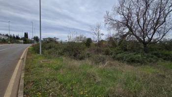 Building land in Poreč, 2 km from the sea 