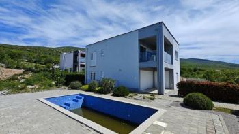 Apartment 200 meters from the sea in Smokvica Krmpotska, Novi Vinodolski, in a residence with swimming pool 