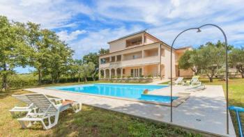 Grand hotel property in Pavićini, Marčana, with swimming pool 