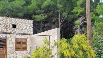 House in an attractive location 70 m from the sea and beach, sea view on Vis island 